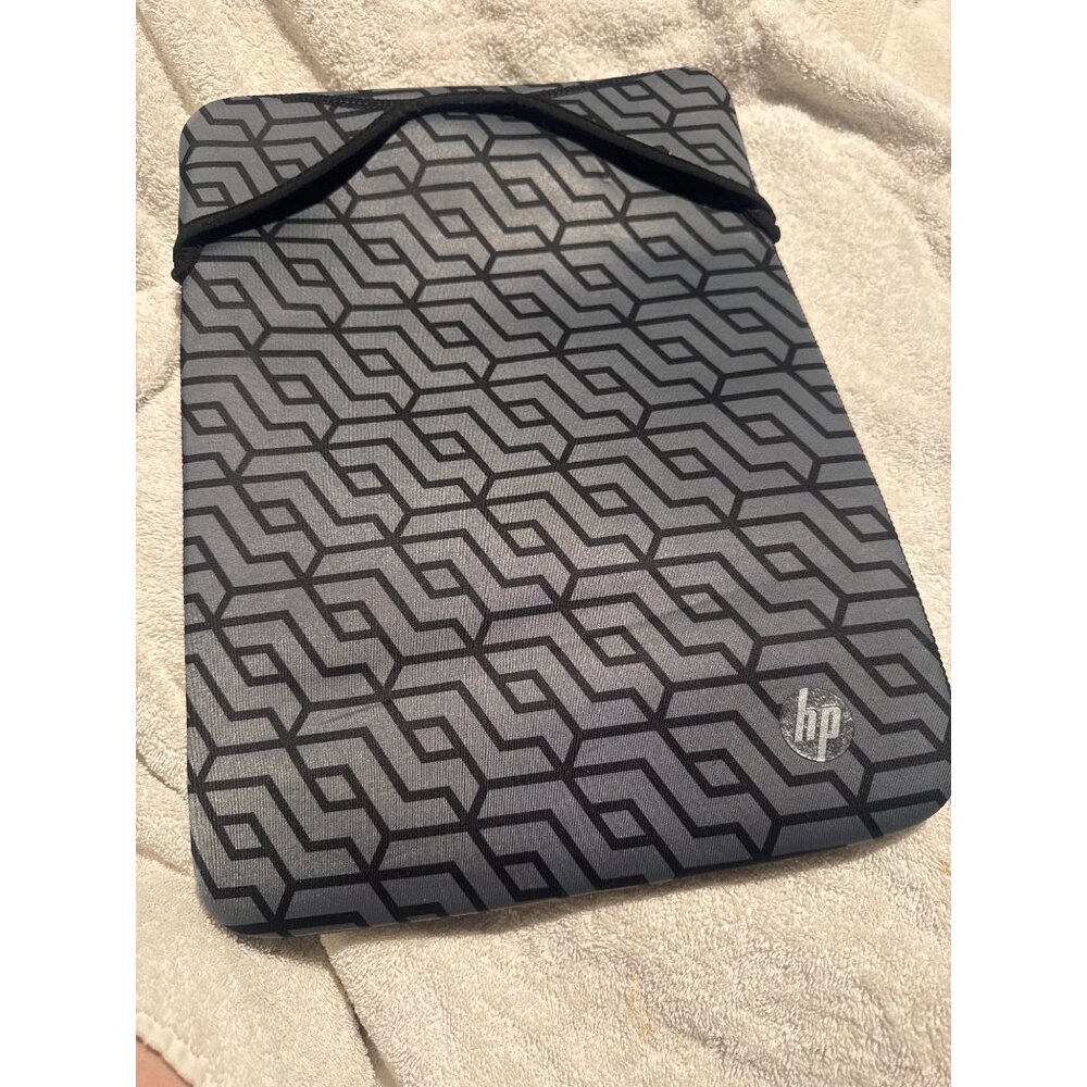 HP L67075-001 14-inch Reversible Nlk/Geo Laptop Sleeve Case Black gray 14 x 10